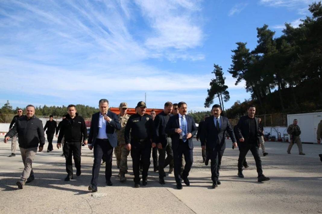 Suriyeliler ülkelerine dönmeye devam ediyor: Yayladağı Hudut Kapısı 11 yıl sonra yeniden açıldı 2